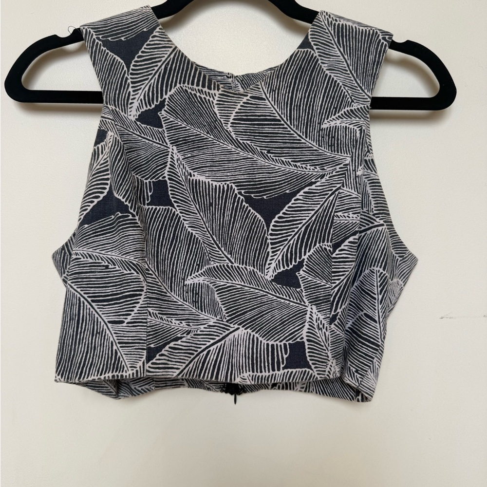 Sleeveless Navy & White Leaf Print Crop Top